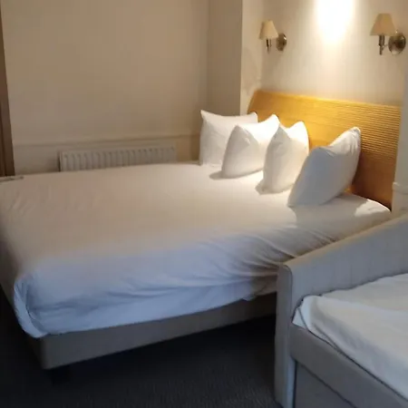 London Thames Lodge By Dancenter Near Thorpe Park-3