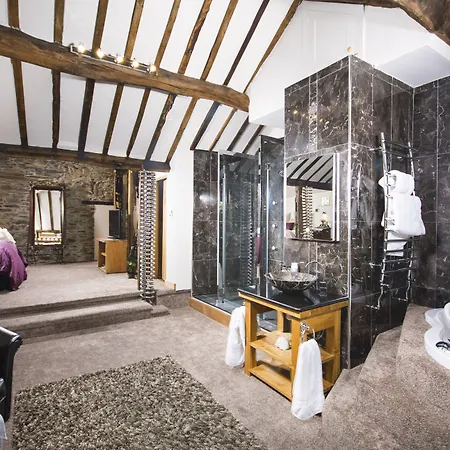 Self Catering Accommodation, Cornerstones, 16Th Century Luxury House Overlooking The River-3