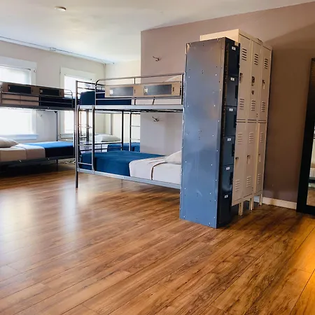 Melrose Hostel (Adults Only)-3