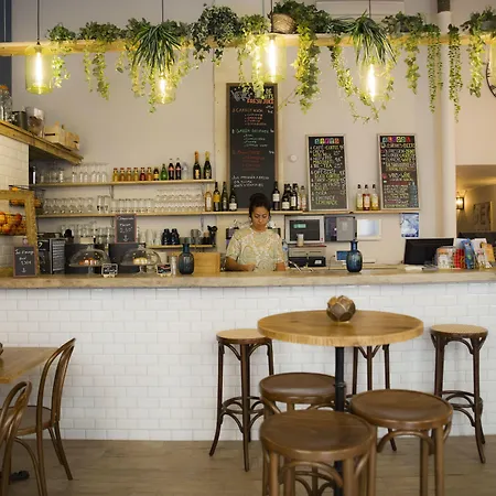 Georges Hostel&Café-3