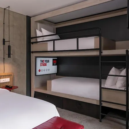 Radisson Red Hotel V&A Waterfront Cape Town-3