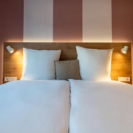 Coucou Hotel & Kuckucks-Stube-3
