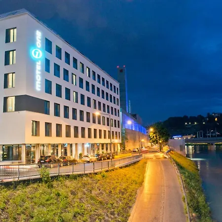 Motel One Salzburg-Mirabell-2