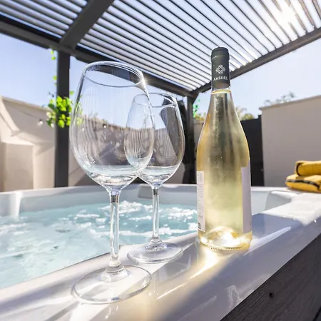 Bella Vita Outdoor Jacuzzi-3