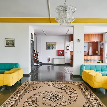 Hotel Caesar B&B Fronte Mare in Centro di Milano Marittima-3