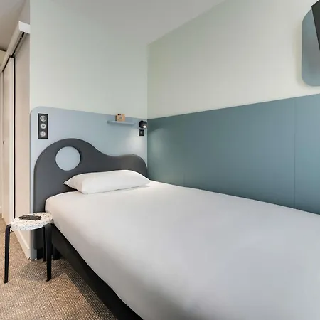 Ibis Styles Paris Cadet Lafayette-2