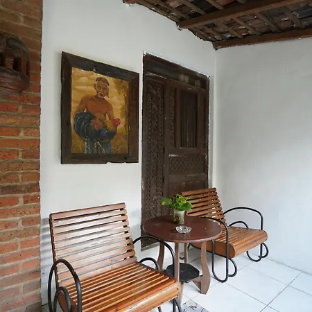 Griya Gribig Guest House Mitra Reddoorz-3