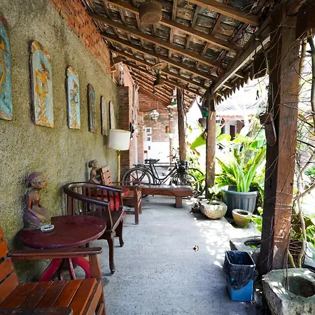 Griya Gribig Guest House Mitra Reddoorz-3