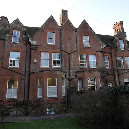 Canterbury Hotel Cottages And Apartment'S-3