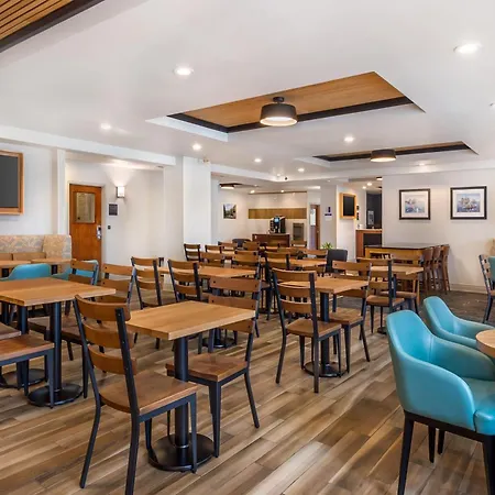 Best Western Plus 1000 Islands Hotel & Suites- Newly Renovated-3