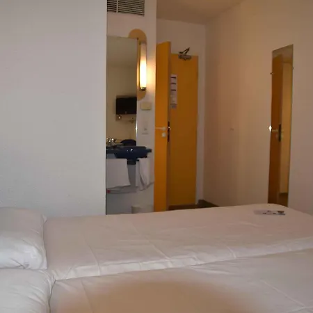 Ibis Budget Rochefort-3