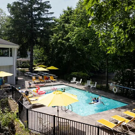 The Lodge On The Cove-2
