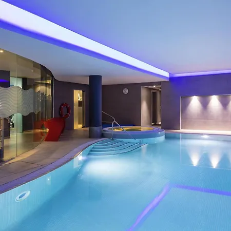 Novotel Edinburgh Centre-2
