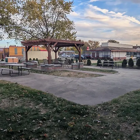 Days Inn By Wyndham Champaign/Urbana-3
