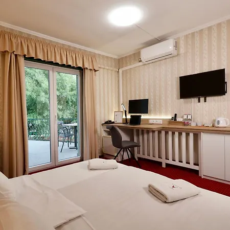 Hotel Amadeus-3