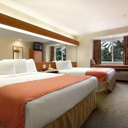 Microtel Inn & Suites By Wyndham Brunswick-3