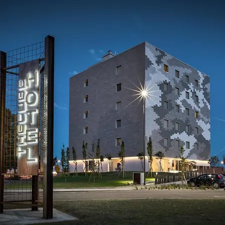 Hotel The Cube-3
