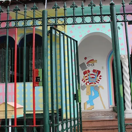 Wally'S House Hostel-3