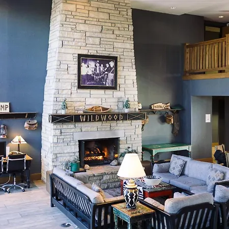 Wildwood Lodge & Suites-2