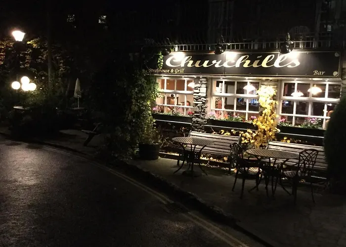 Hotel with Tennis: Churchills Inn & Rooms