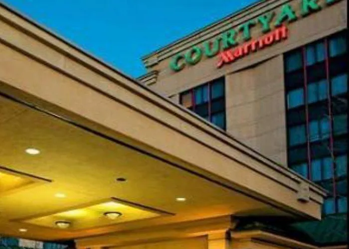 Hotel with view: Courtyard By Marriott New York Laguardia Airport