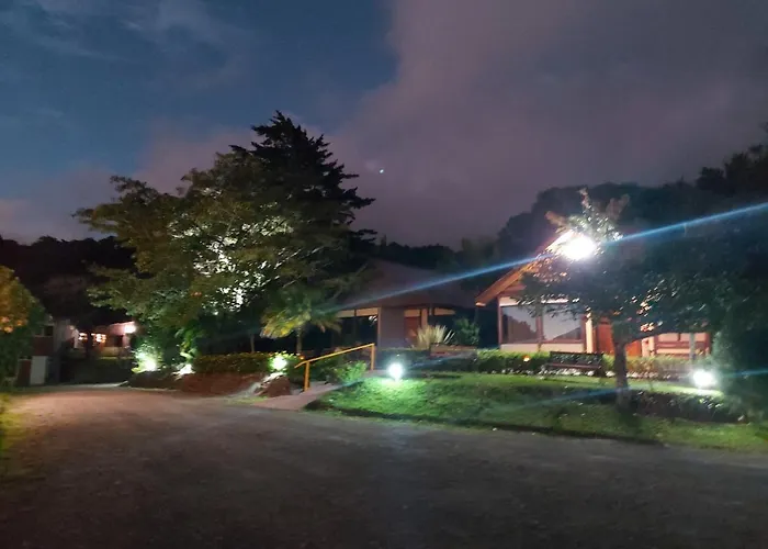 Hotel near College: Bella Vista Lodge
