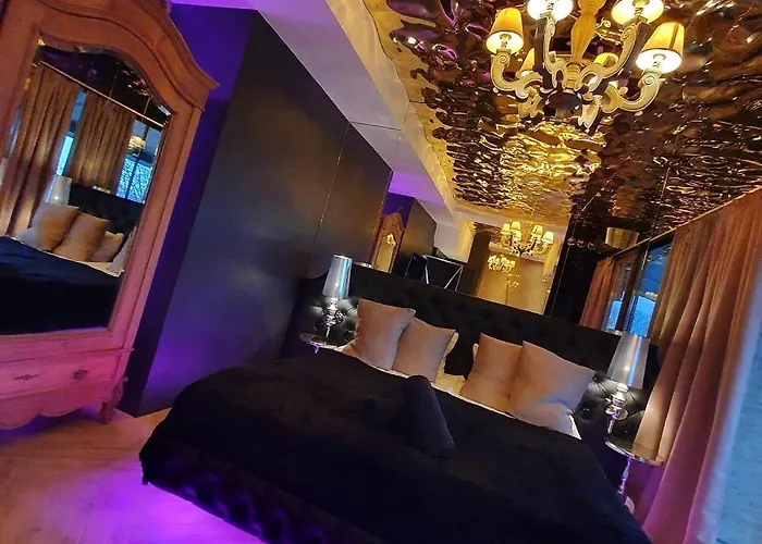 Hot Tub in Room Ramka & Restaurant & Wine Bar