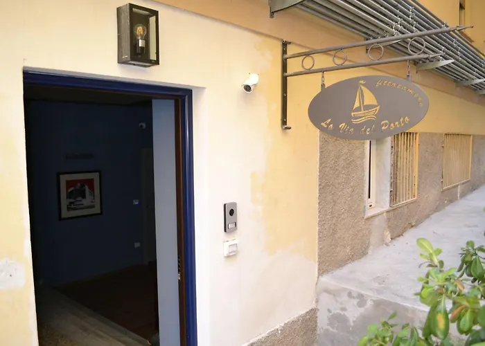 Hotel familiare: La via del porto