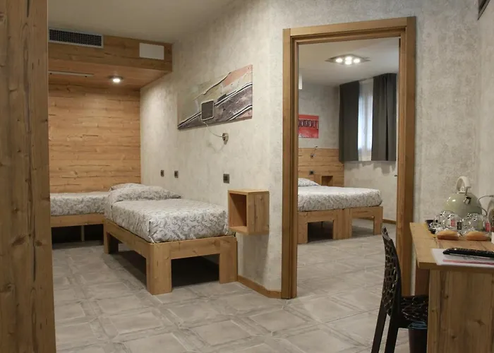 Bed & Rooms, Corte Rossa -1 Min Walk To Bernina Express