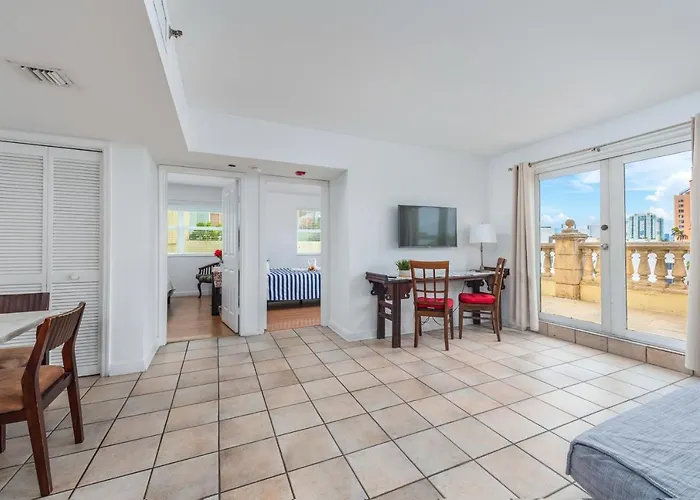 Sobe Lux Suites On Ocean