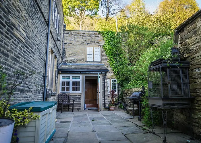 4 star hotel: Shibden Hall View
