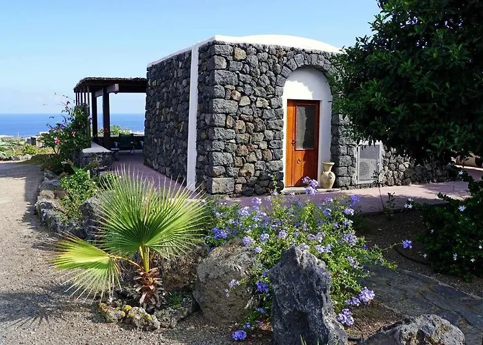 La villa: Dammusi & Relax