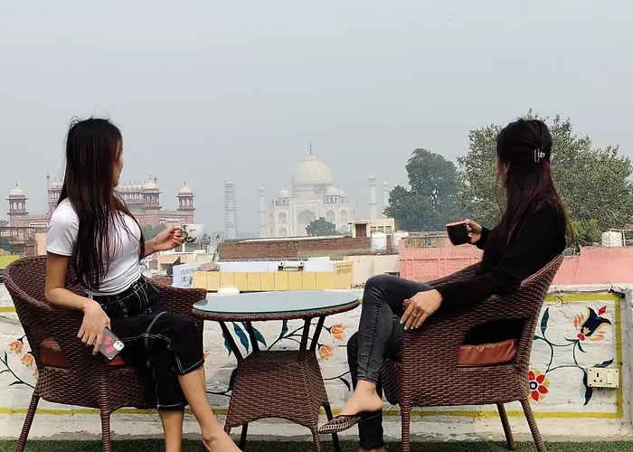 Joey'S Agra - 200M From Taj Mahal