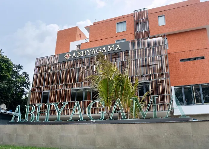 4 star hotel: Abhyagama Hotel