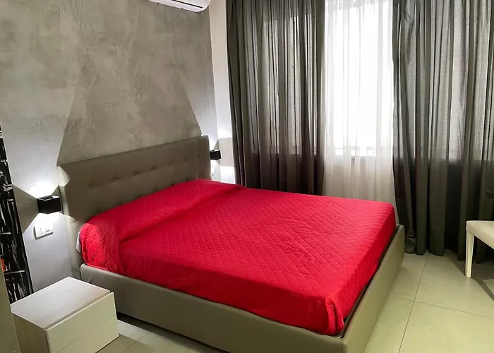 Cheap hotel: Napoli Via Toledo