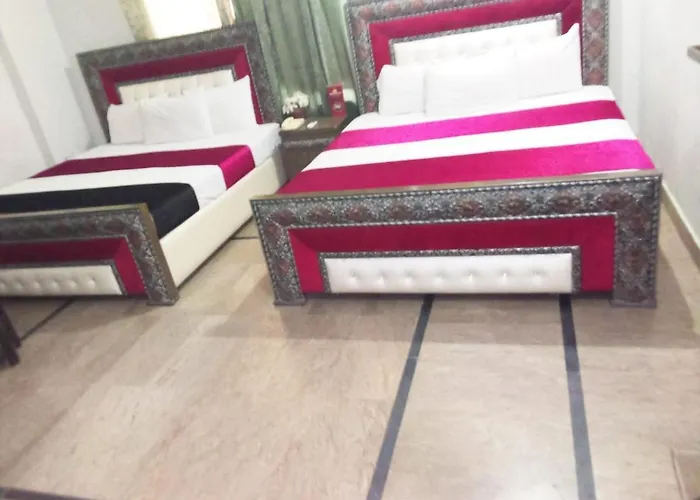 Family Hotel: Hotel Day In Lahore