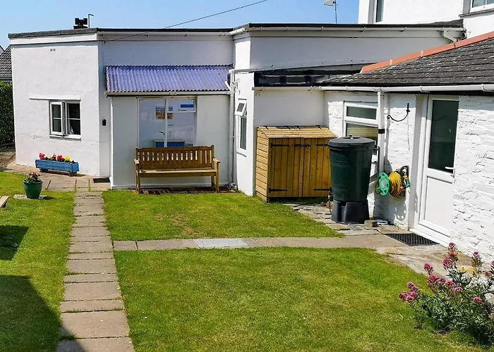 Hotel near College: Gull Cottage