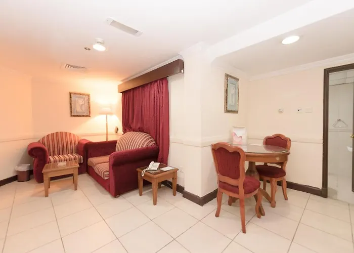Hotel with Tennis: Deebaj Plaza Hotel Apartments