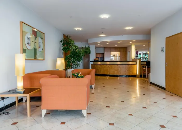 Hotel with pool: Schlosspark Hotel