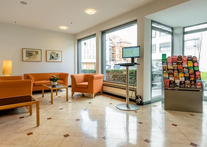 Hotel with pool: Schlosspark Hotel