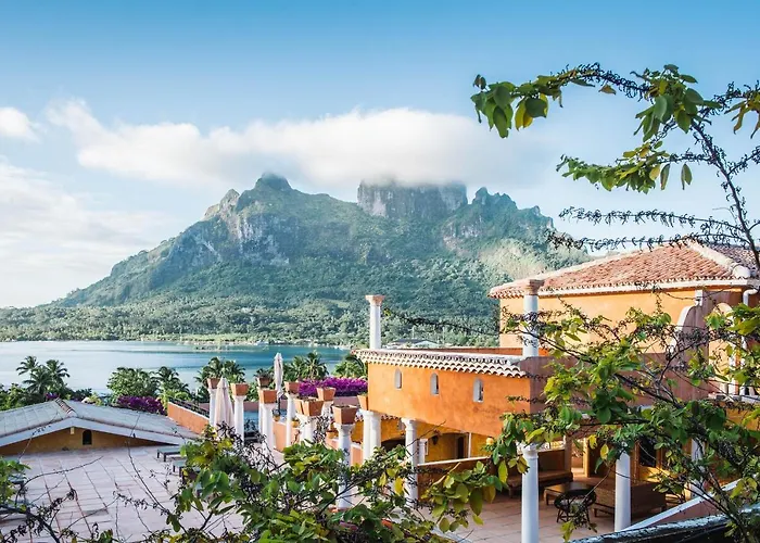Hotels with a view Villa Yrondi