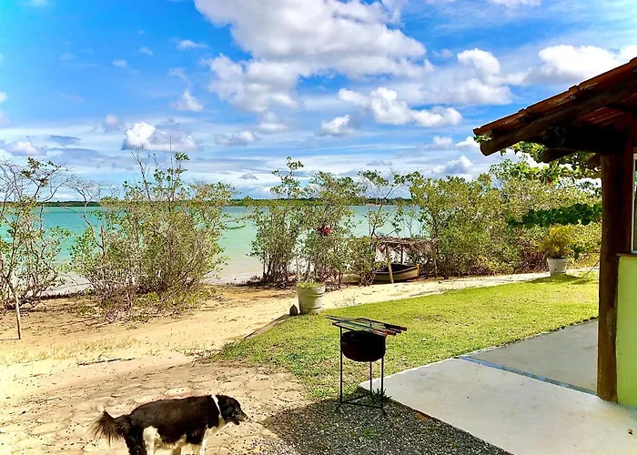 Vila: Casa Verde, beira da água com 2 suítes - Mar Doce!