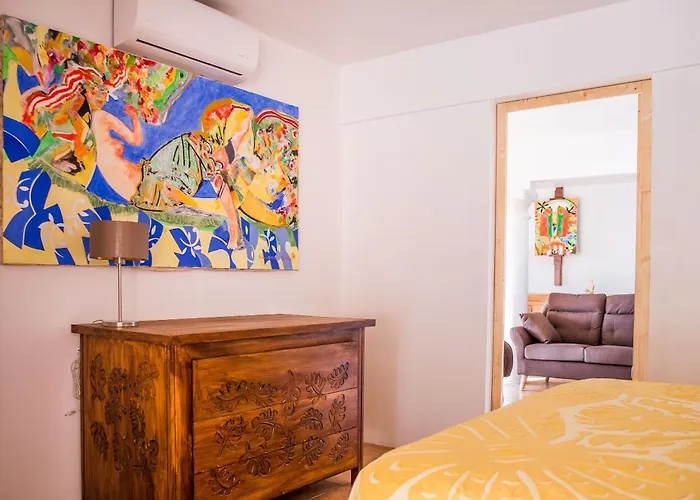 Hotels with a view Villa Yrondi