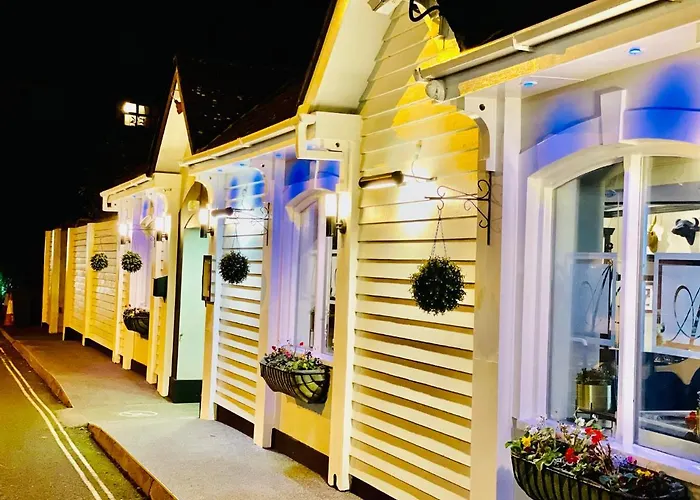 Guest house: Ashbys Accommodation & Spa Hire