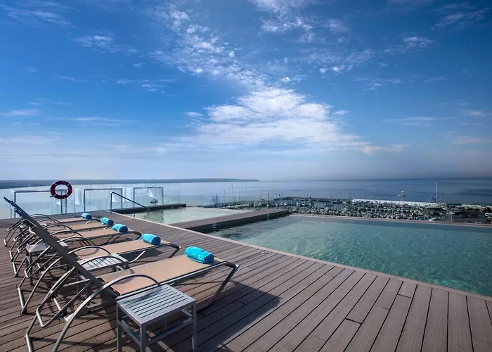Hotels with a view Las Arenas