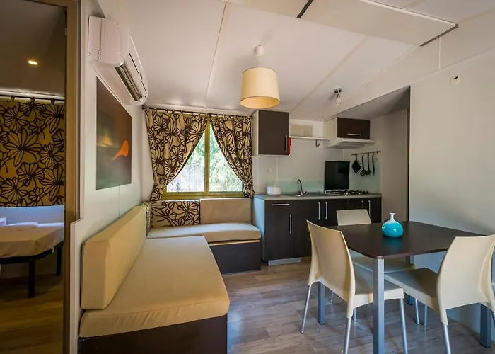 Hotel con piscina: Tiliguerta Glamping&Camping Village