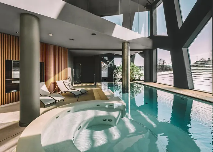 Hotel with Tennis: Elite Hotel & Spa