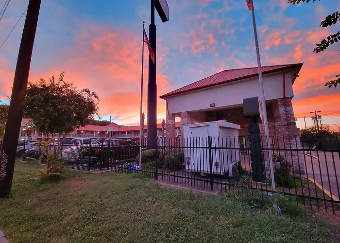Resorts Guide Econo Lodge Inn & Suites Downtown San Antonio