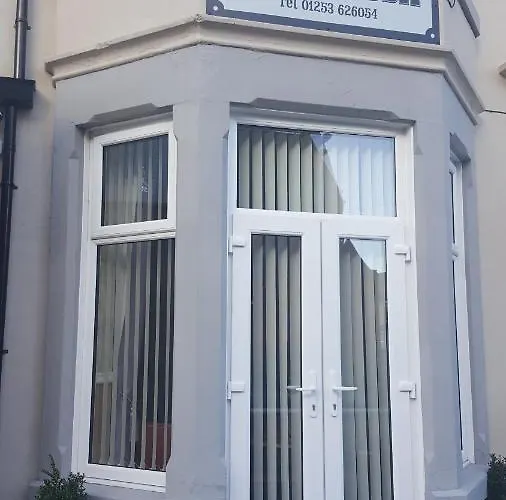 Central hotel: Ponderosa B&B With Free Onsite Parking And Breakfast Included