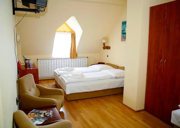 Cheap hotel: Hotel Bara Junior